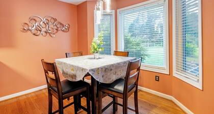 Spacious 4BR Getaway w/ Games, Pier & Firepit