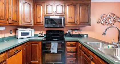 Spacious 4BR Getaway w/ Games, Pier & Firepit