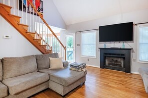 House (4 Bedrooms) | Floor plan - Spacious 4BR Getaway w/ Games, Pier & Firepit (King and Queen Court House)