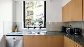 Fridge, microwave, oven, stovetop