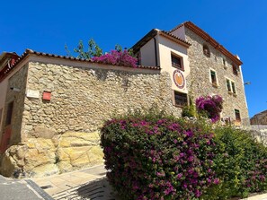 Exterior - Charming Masia with Garden, BBQ, Fireplace, Games and Parking (Calafell)