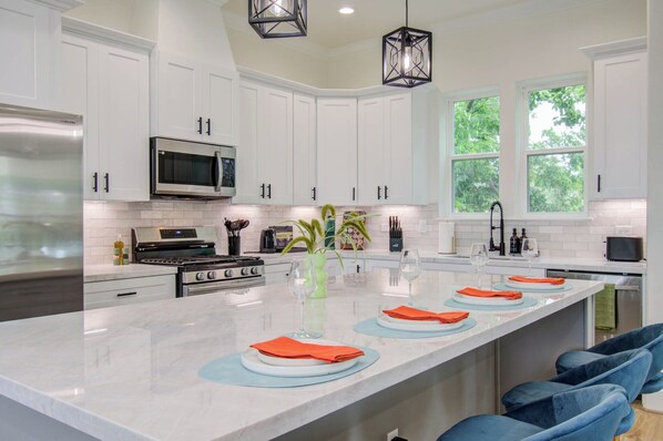 ميكروويف، فرن، موقد طهي مسطح، غسالة أطباق