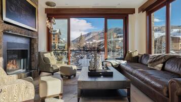 Deluxe Penthouse, Mountain View, Corner | Living area | 55-inch Smart TV with cable channels