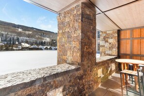 Leilighet – deluxe, fjellutsikt | Terrasse/patio