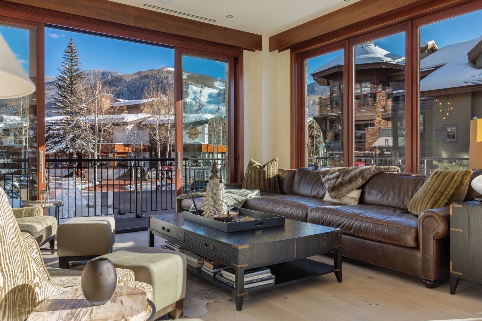 Deluxe Penthouse, Mountain View, Corner | Living area | 55-inch Smart TV with cable channels