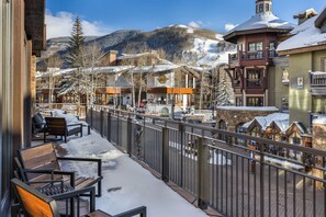 Deluxe-kattohuoneisto, vuoristonäköala, kulmassa | Terassi/patio