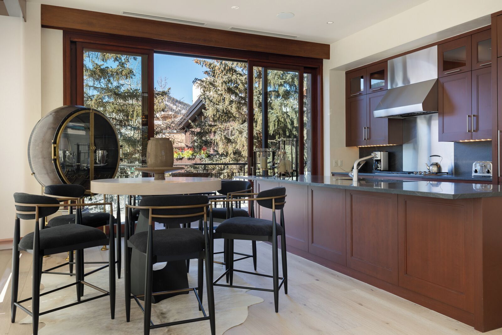 Penthouse Deluxe, vista a la montaña, en esquina | Cocina privada | Refrigerador con congelador, microondas, horno y parrilla de estufa 