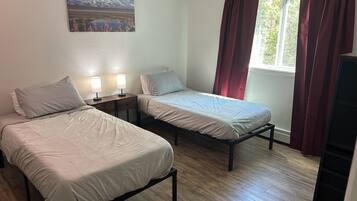 2 bedrooms, in-room safe, desk, iron/ironing board