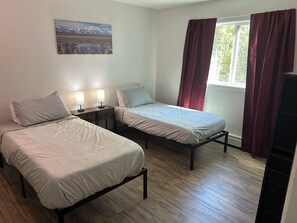 2 bedrooms, in-room safe, desk, iron/ironing board