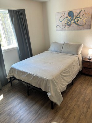 2 Schlafzimmer, Zimmersafe, Schreibtisch, Bügeleisen/Bügelbrett