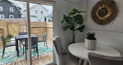 Charming 3-bedroom house in delightful Indianapolis Just Minutes From Downtown!!