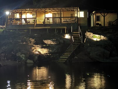 Dockside Cabin- waterfront, kayaking, fishing, swimming