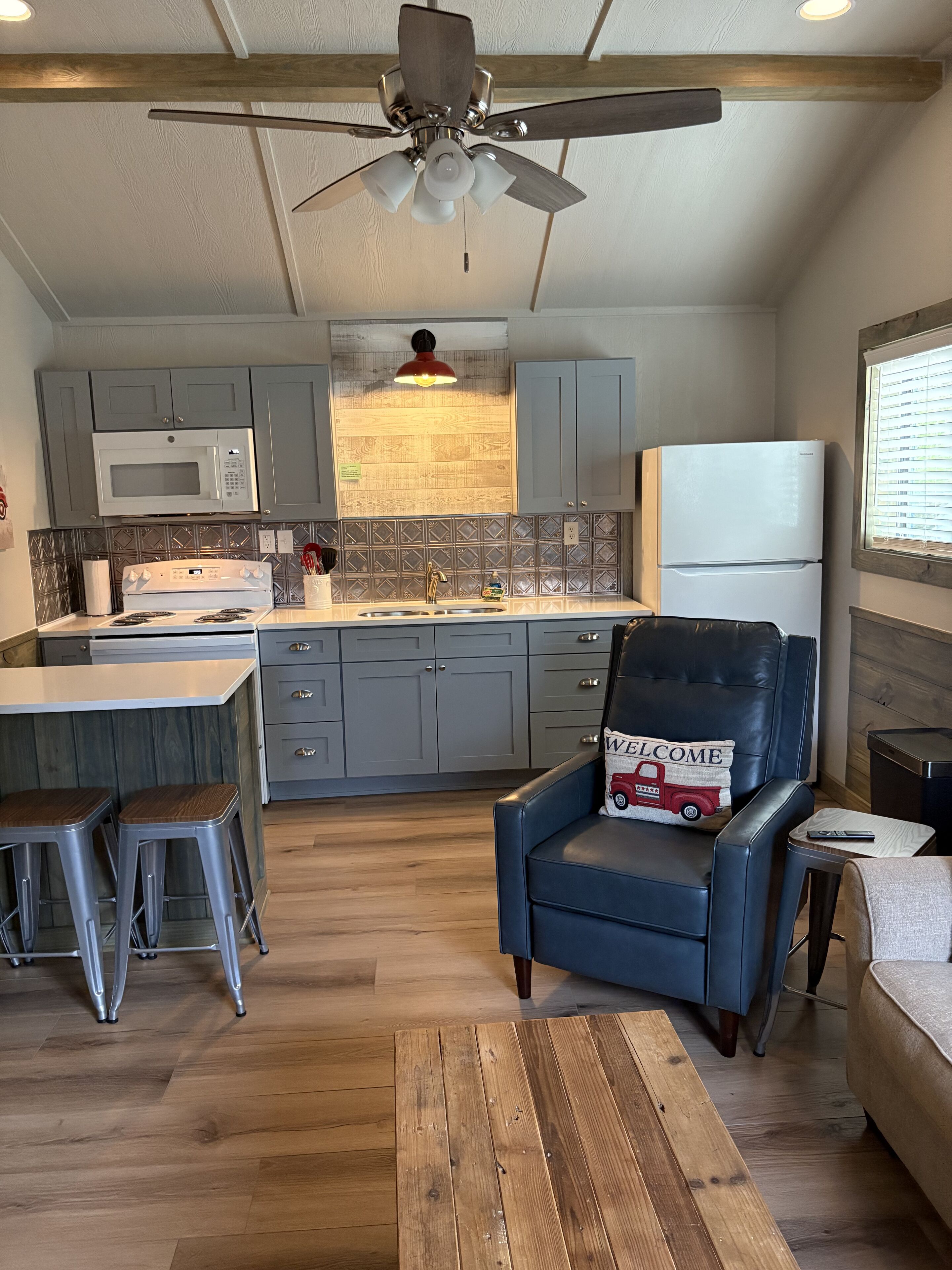 Micro-ondes, four, plaque de cuisson