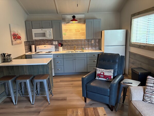 Microwave, oven, stovetop - TOTAL RENOVATION - vacation cabin, riverfront - Hunt, TX (Ingram)