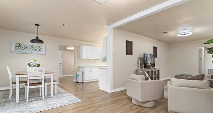 Charming 3-bed/2-Bath house with WiFi in Lumberton