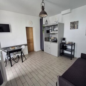 TV - NAPO MISTRAL 2 COMFORTABLE APARTMENT (Port-Saint-Louis-du-Rhône)