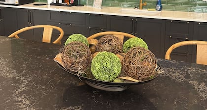 Zen minimalist Apartment in the heart of North Hills Raleigh