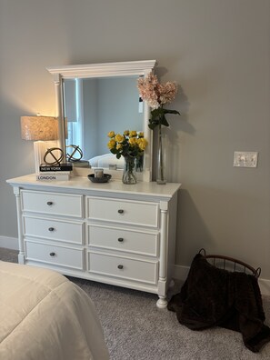 1 bedroom, desk, free WiFi, bed sheets