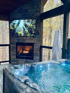 Outdoor spa tub