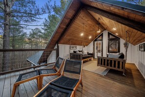 Terrace/patio - SWAYING DAYBEDS🌲Romantic couple’s cabin🌲Huge pines🌲HOT TUB (Broken Bow)