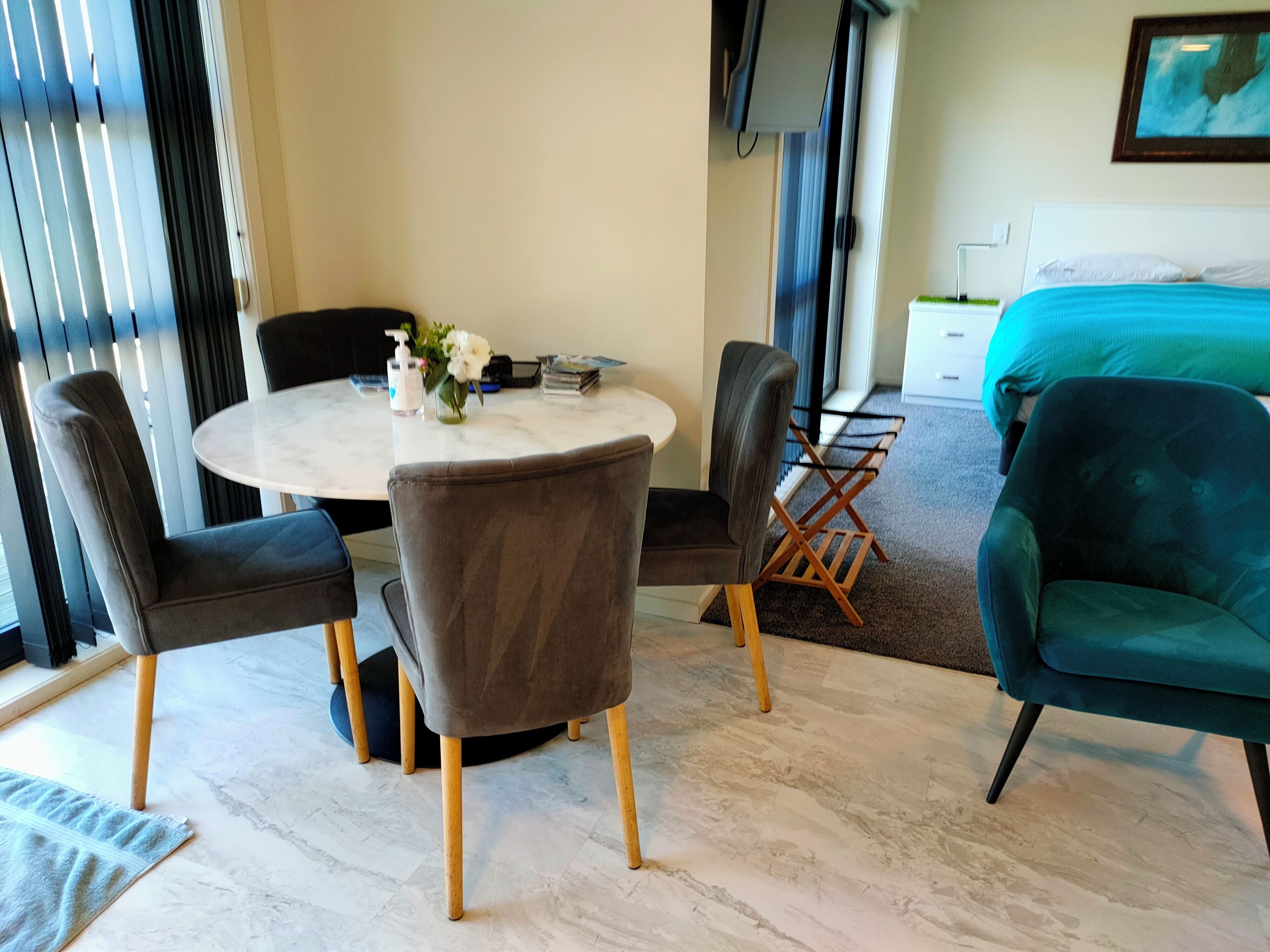 1 bedroom, travel cot, free WiFi, bed sheets