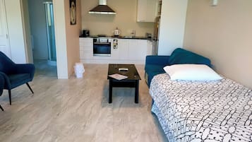 1 bedroom, travel cot, free WiFi, bed sheets