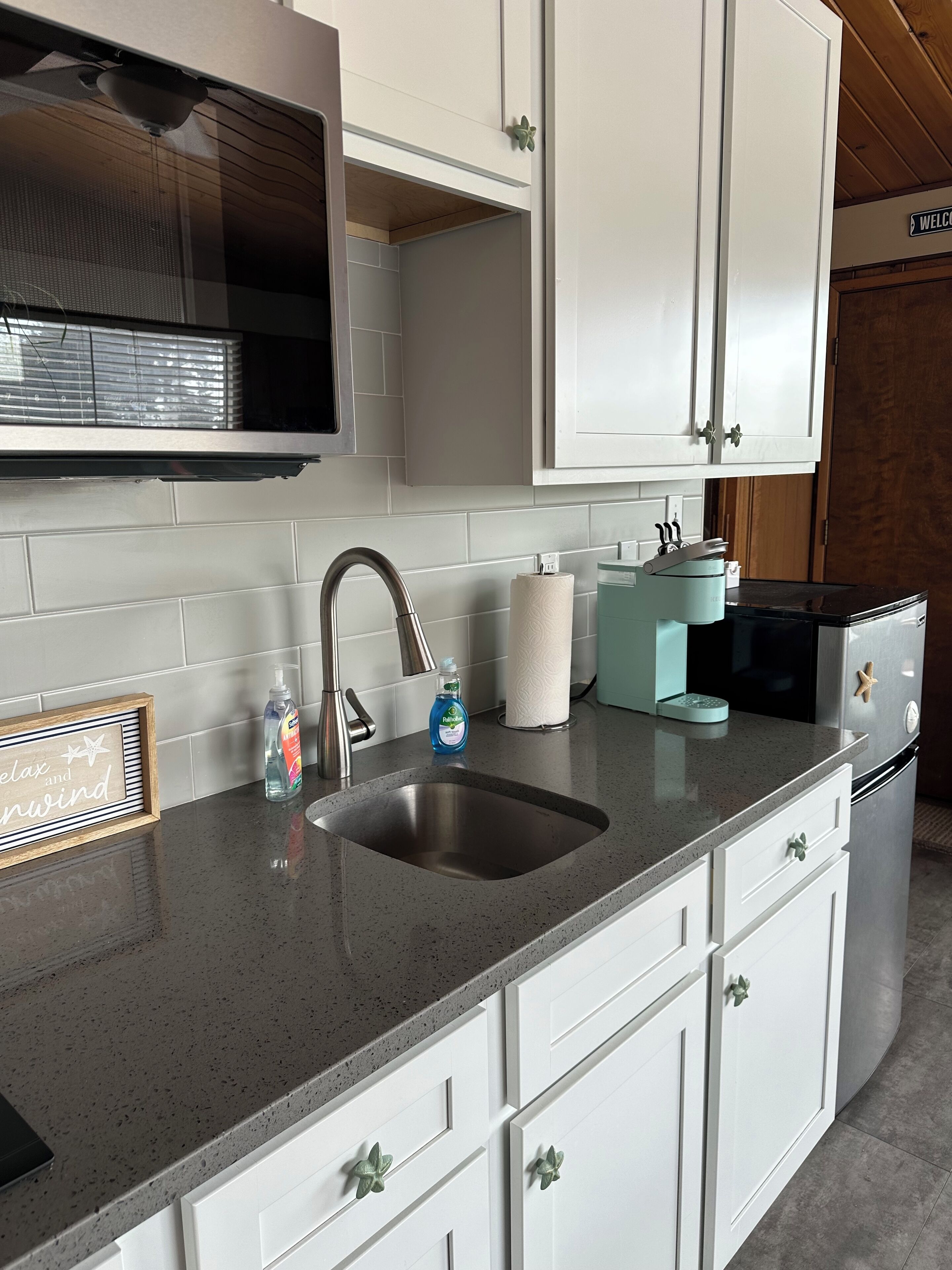 Microwave, oven, stovetop, coffee/tea maker