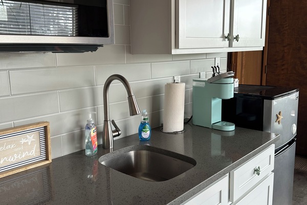 Microwave, oven, stovetop, coffee/tea maker