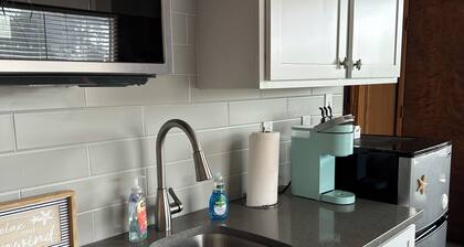 Cozy condo with WiFi in Ocean Shores! Quick walk to downtown & Pacific Ocean!!