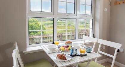 Charming cottage in lovely Glendale, Isle of Skye. 2 bed, 2 ensuite