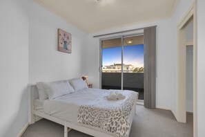 2 bedrooms, desk, iron/ironing board, free WiFi