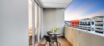 Modern Metro | By Host Solutions