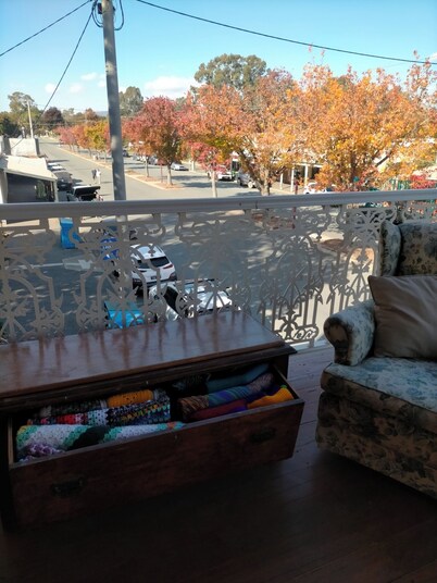 Gather & Stay: The Honeysuckle Inn - Sleeps 14 in Style