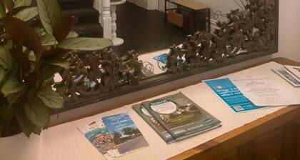 Gather & Stay: The Honeysuckle Inn - Sleeps 14 in Style