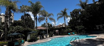 Cozy Luxurious Spacious Apt w/ Valley View,Attached Garage,Pool,24-Hour Gym,3 TV