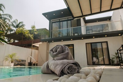 White Tiger Goa - One bedroom villa with Private Pool & indoor couple Jacuzzi