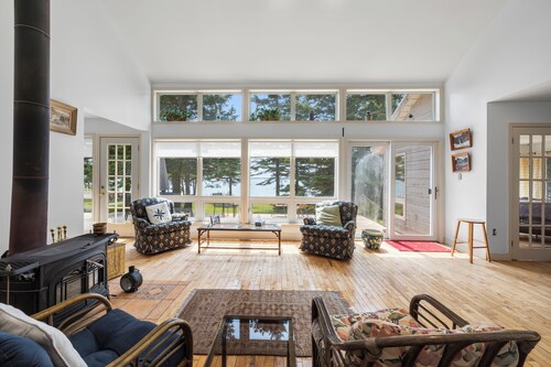 Spacious 5-Bed Gulf View Home for Families, Groups, and Coastal Getaways