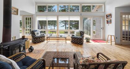 Spacious 5-Bed Gulf View Home for Families, Groups, and Coastal Getaways