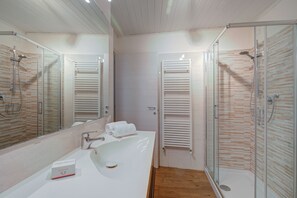 Dusche, Bidet, HandtĂŒcher