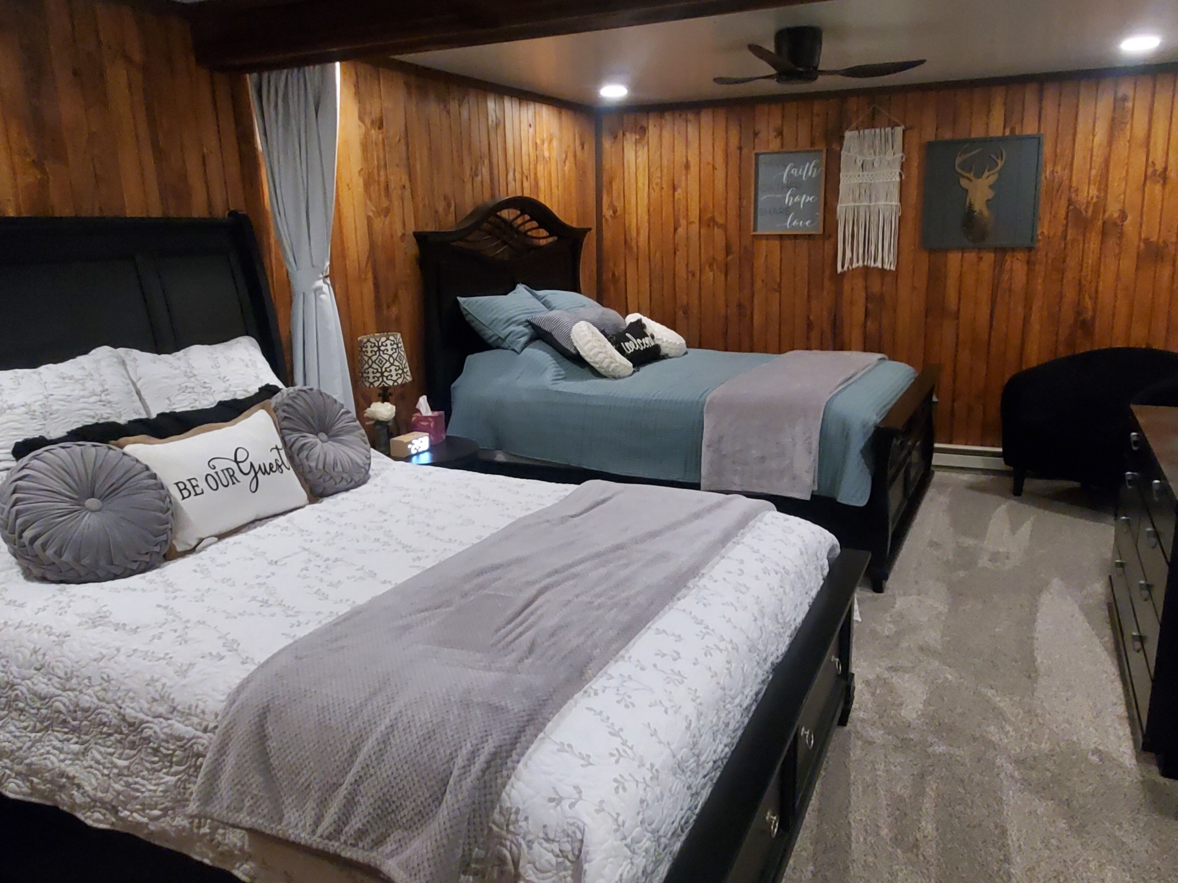 1 Schlafzimmer, Schreibtisch, Bügeleisen/Bügelbrett, Reisekinderbett