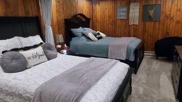 1 Schlafzimmer, Schreibtisch, Bügeleisen/Bügelbrett, Reisekinderbett
