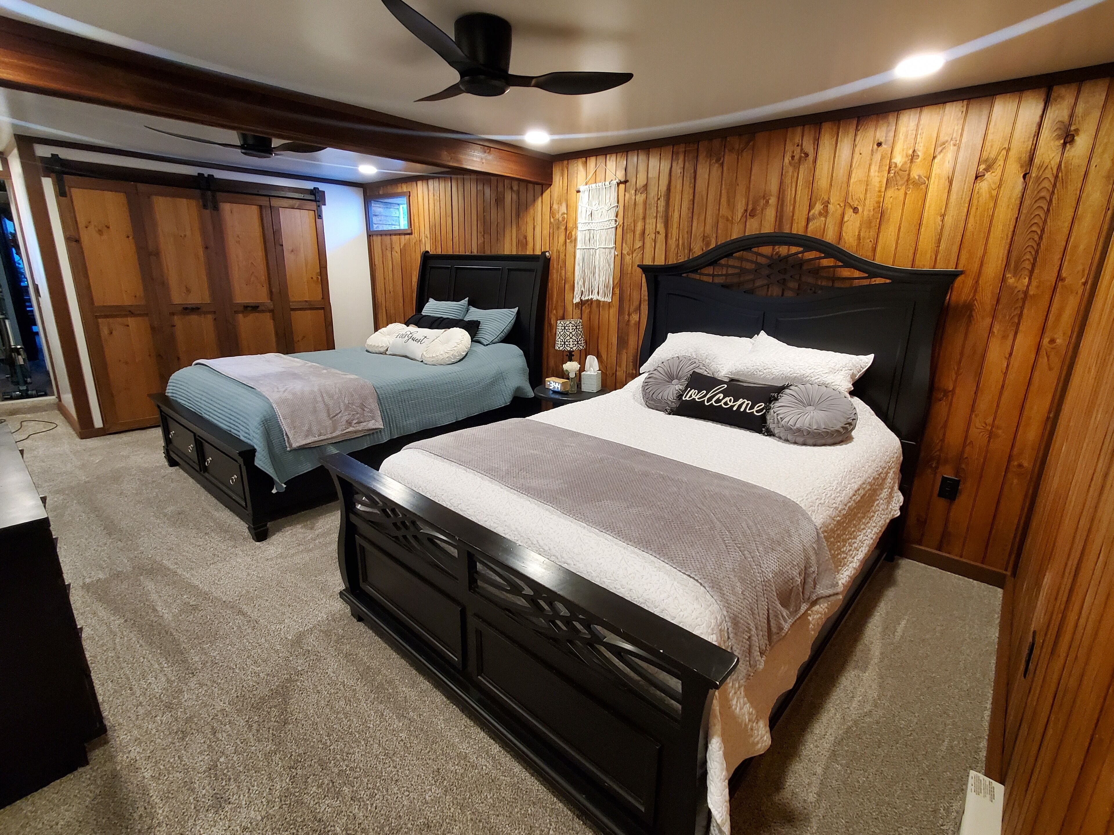 1 slaapkamer, een strijkplank/strijkijzer, reisbedje, gratis wifi