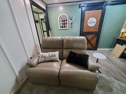 Air Hill Haven- Quiet peaceful secluded apartment