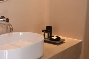 Douche, serviettes fournies