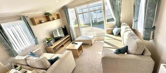 Trecco Bay - Sleeps 6 - Pet Friendly - Parking