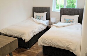 2 chambres, fer et planche à repasser, Wi-Fi, draps fournis