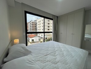 1 bedroom, iron/ironing board, WiFi, bed sheets - Cozy apartment in the center and 500 meters from the seafront (Centro Florianópolis)