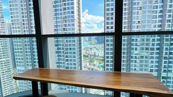 Deluxe Apartment, 2 Bedrooms, Balcony, City View | Teres/patio