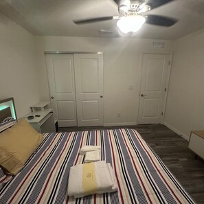 4 bedrooms, desk, iron/ironing board, free WiFi