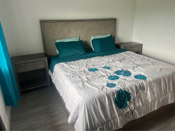 4 chambres, bureau, fer et planche à repasser, accès au Wi-Fi (inclus)